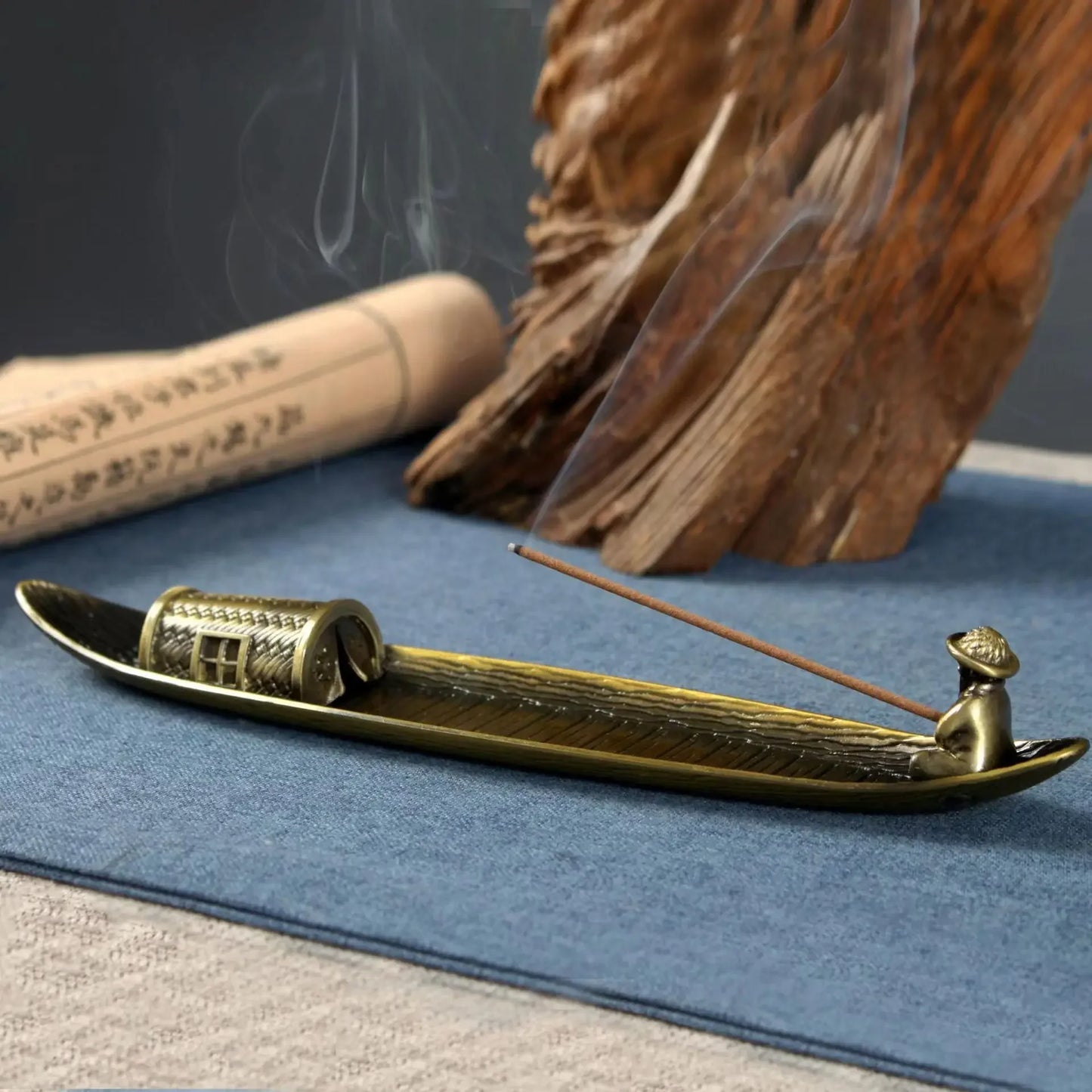 Japanese-Style Fishing Boat Incense Holder – Elegant Aromatherapy Déco