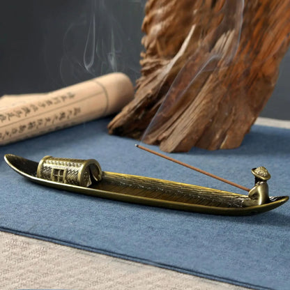 Japanese-Style Fishing Boat Incense Holder – Elegant Aromatherapy Déco