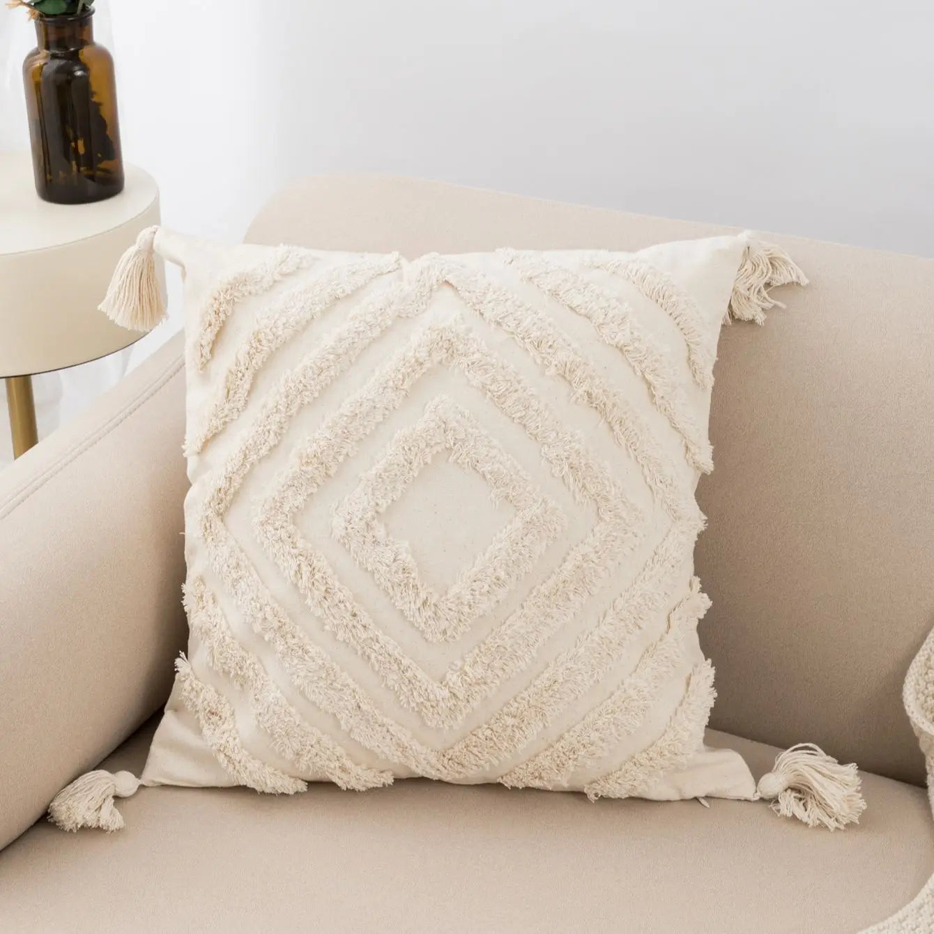 Beige Boho Tufted Pillowcase with Fringe – Cozy Lumbar Cushion