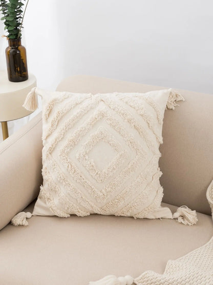 Beige Boho Tufted Pillowcase with Fringe – Cozy Lumbar Cushion